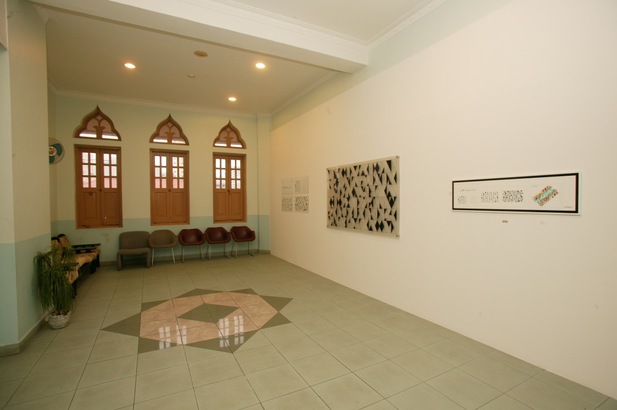 Ebtisam Abdul Aziz, Ten Triangles, c: Singapur Biennale