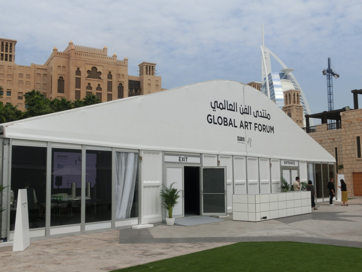 Zelt des Vortragsprogramms Global Forum, Art Dubai 2016 // SBV
