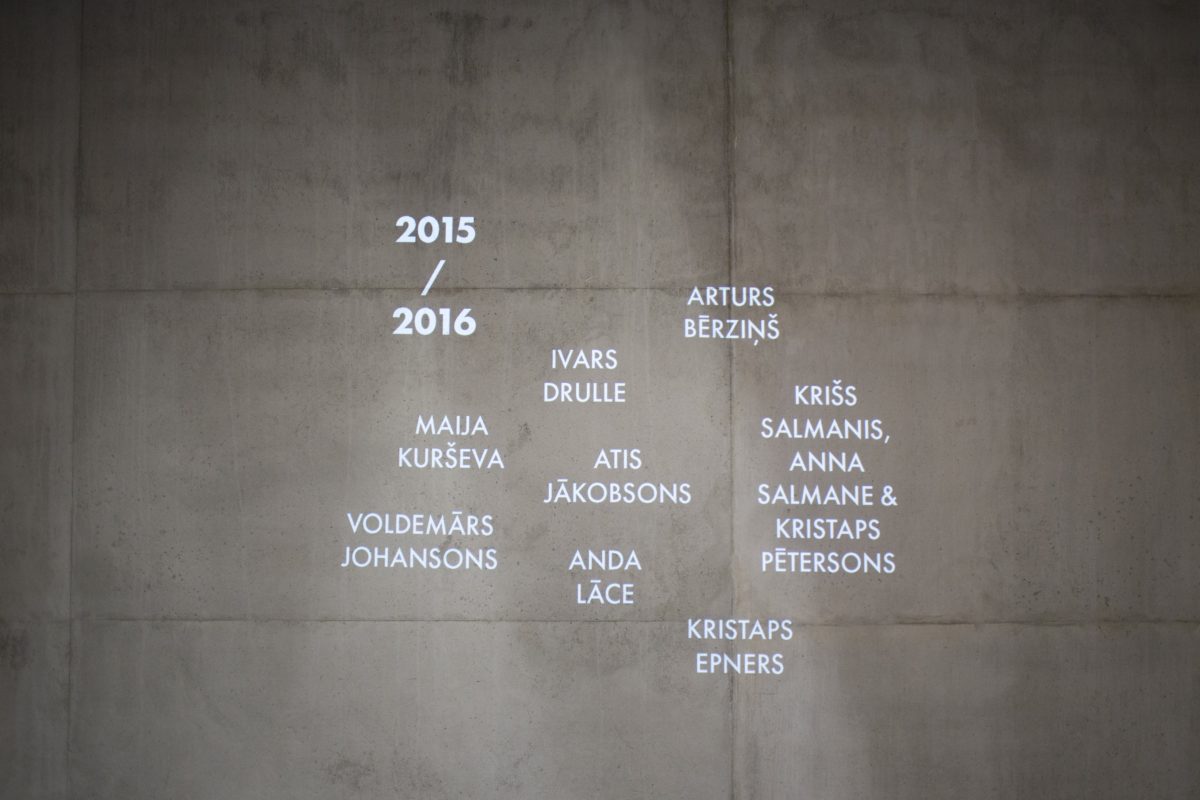 Namen der Kandidaten auf der Wand im Museum