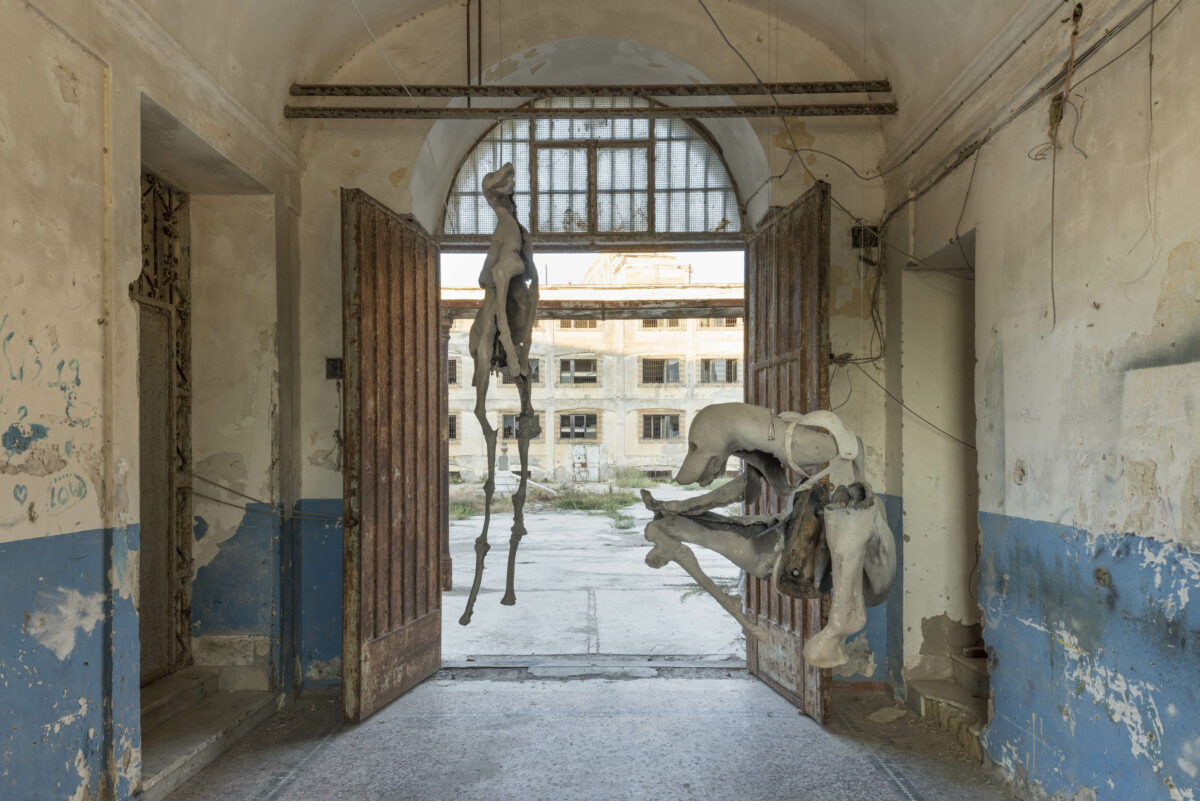 Giulia Cenci, Pissing Figures. Installation view_PANORAMA Procida, un progetto di Italics a cura di Vincenzo de Bellis, ph. Barbara Rossi
