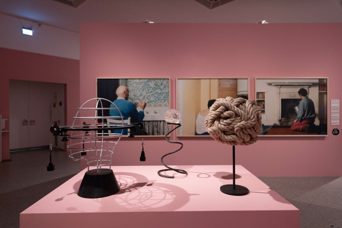 Ausstellungsansicht, Das Gehirn. In Kunst & Wissenschaft, Foto: P. P. Weiler, 2022 © Kunst- und Ausstellungshalle der Bundesrepublik Deutschland GmbH